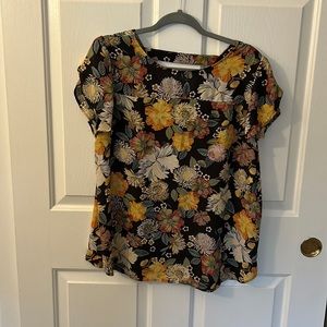 EUC LOFT Flutter sleeve bar back floral blouse